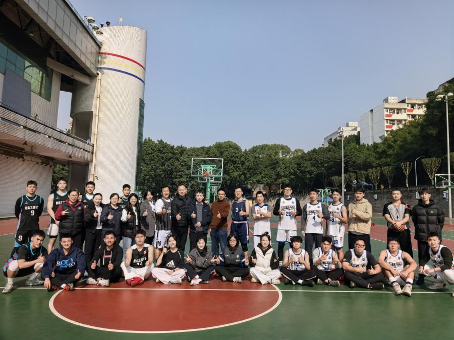 体育学院“一站式”学生社区联合研分会举办  “本研携手，‘体’验热血” 师生篮球友谊赛